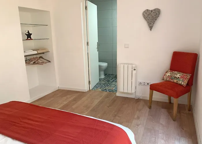 Romantichome At Alfama's Heart