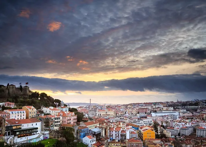 Romantichome At Alfama's Heart