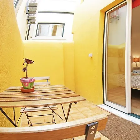 Apartment Romantichome At Alfama's Heart Lisbon